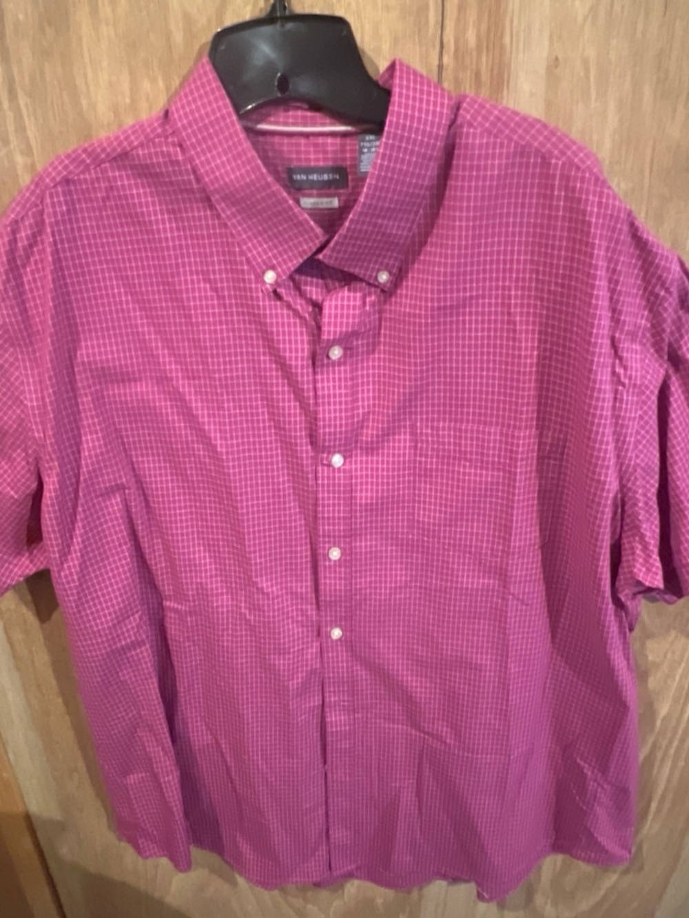 Van Heusen Men's Magenta Check Short-Sleeve Button-Down Shirt